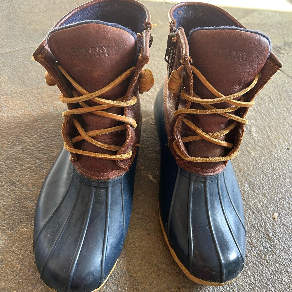 Sperry Saltwater Boots – Cold Weather Rain Boots, Classic Tan/Navy Size 8